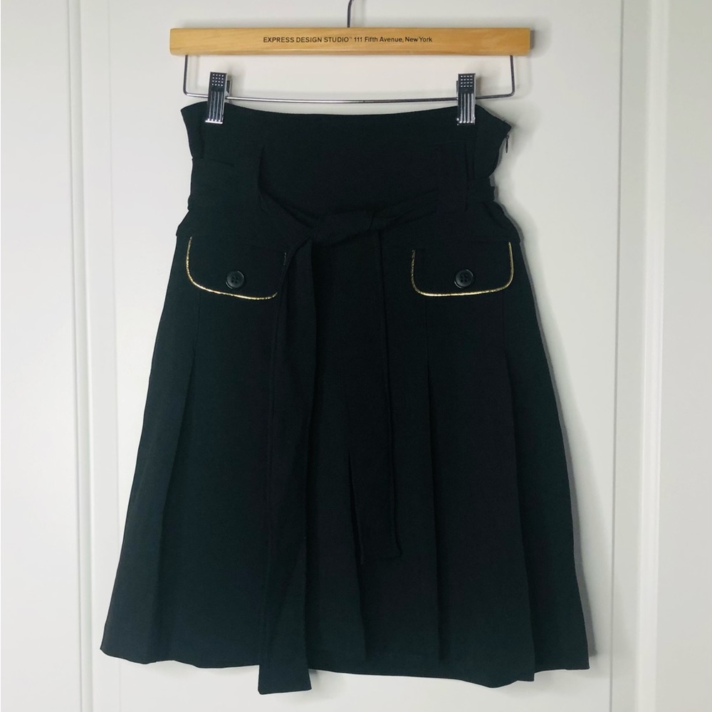 Black pleated skirt with belt Size Small